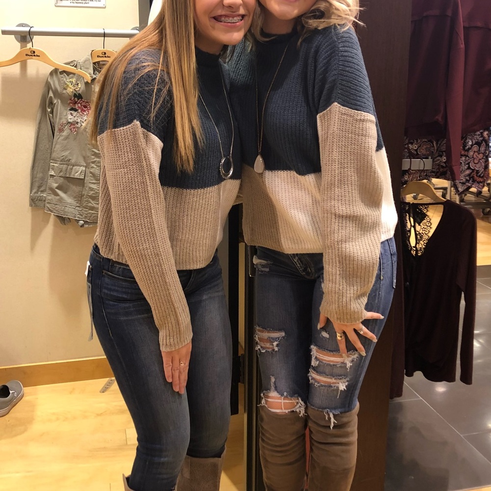 Buckle color block sweater